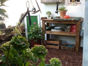 Pflanztisch Fichte braun lasiert 100x51x90